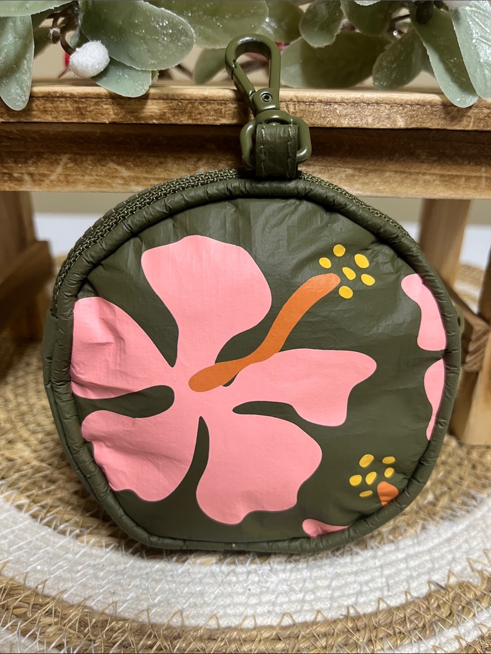 Aloha Collection Cuttie Mo’orea 4” Clip-on splash-proof in olive color
